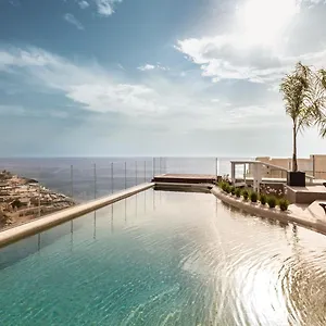 Fitch 4* St. Julian's